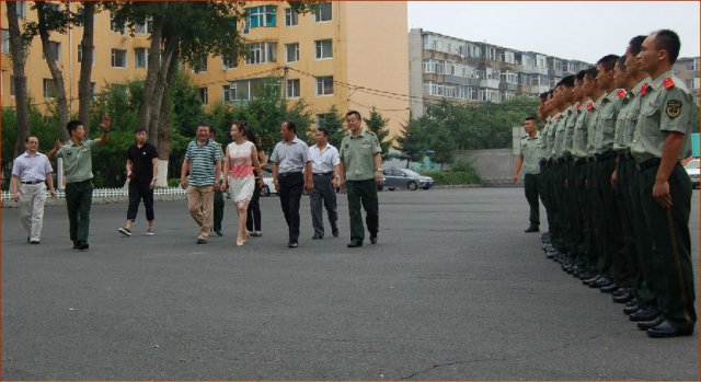 军企共建共叙情谊  八一慰问消防官兵